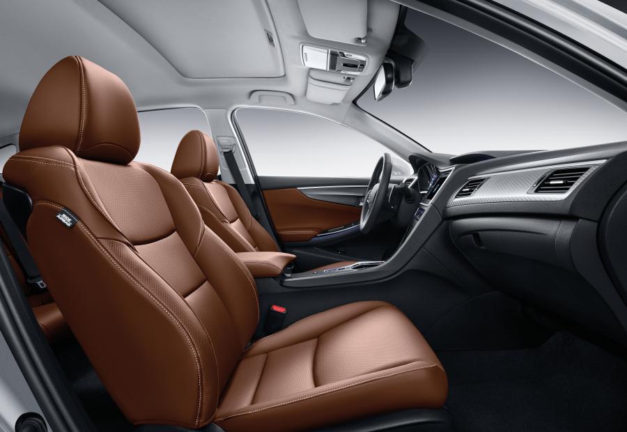 Интерьер Honda Spirior Sport Hybrid 2016 года  (фото 16 из 16)